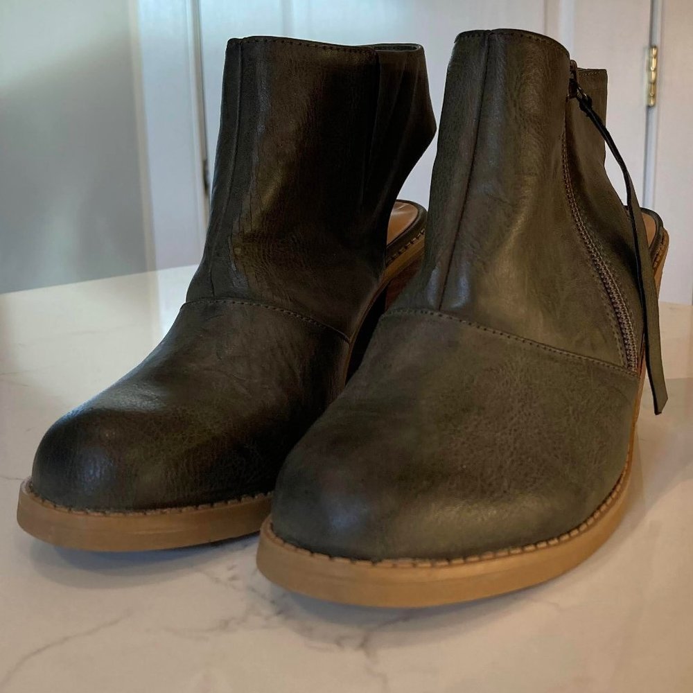 Nine West Olive Booties Size 6.5
